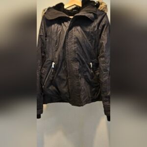 This black Tna Summit jacket is a size medium. It features a cozy fur-lined hood